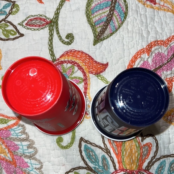 Starbucks set of 2 coffee cups 16oz reusable coffee cups with lids blue and red - Picture 4 of 5
